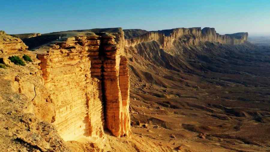 tuwaiq mountain: A Complete Insight into Saudi Arabia’s Timeless Escarpment tuwaiq mountain