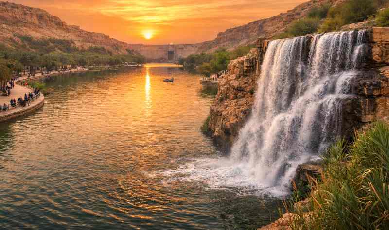 Wadi Namar Waterfall: Riyadh’s Hidden Oasis in the Heart of the Desert Wadi Namar Waterfall